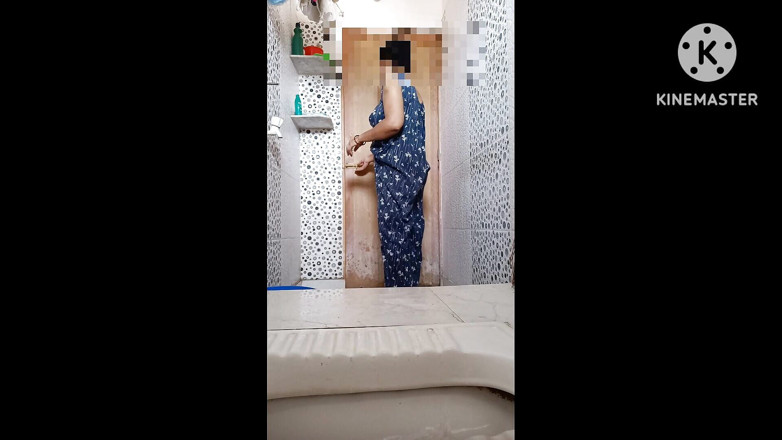 Latifah1234: Video molto sexy a lato del bagno culo grosso grandi...