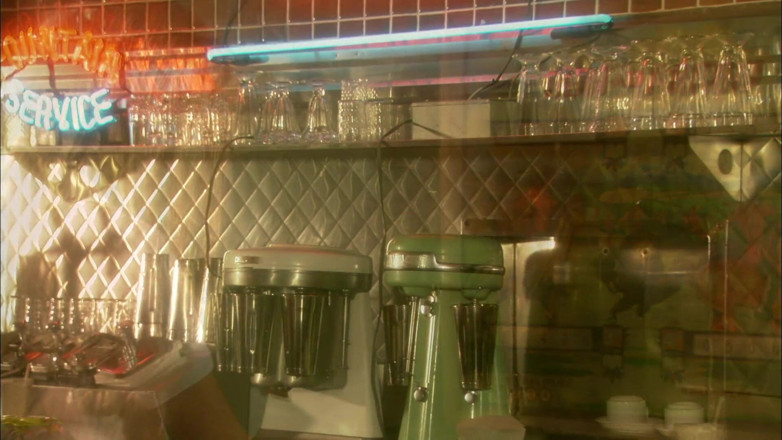 Hot Girlz: Verleidelijke slet neukt in het restaurant met een man met...