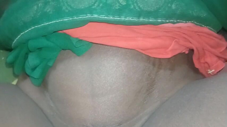 Kajal ki chut: Meletakkan batang saya ke dalam mulut bhabhi dan meninggalkannya