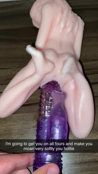 GREEDY TRUCK: Evli adam 18 yaşındaki seks oyuncaklarını snap chat'e gönderdi