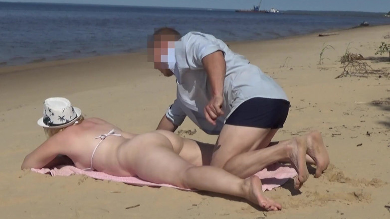 StrongSrg: Znajomość mamuśki na plaży wideo