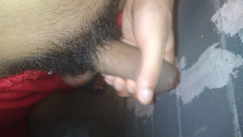 AlexAlejandro13: Tu aimes pisser comme moi dans cette vidéo tellement de...