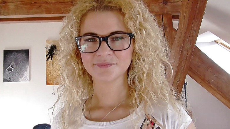 Sexy Amateurz: Scéna masturbující brýle a punčocháče