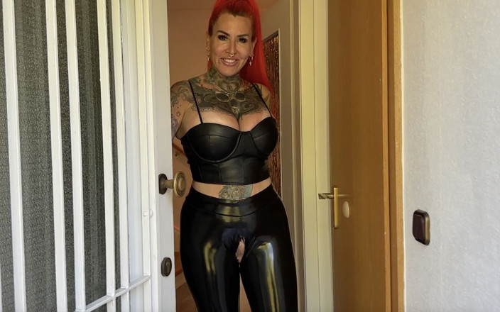 Cat-Coxx: Geile Leder Latex Schlampe Hart in Arsch Gefickt!