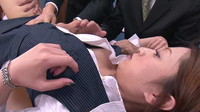Our Offices in Japan: La sexy signora giapponese partecipa ad un incontro di lavoro...