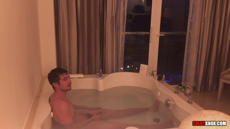 Colby Knox: Szczęśliwe 2 lata Colby i Mickey -oklep-
