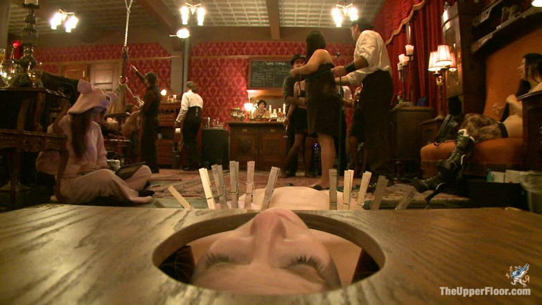 The Upper Floor by Kink: De brunch van Opa met een grote zwarte lul