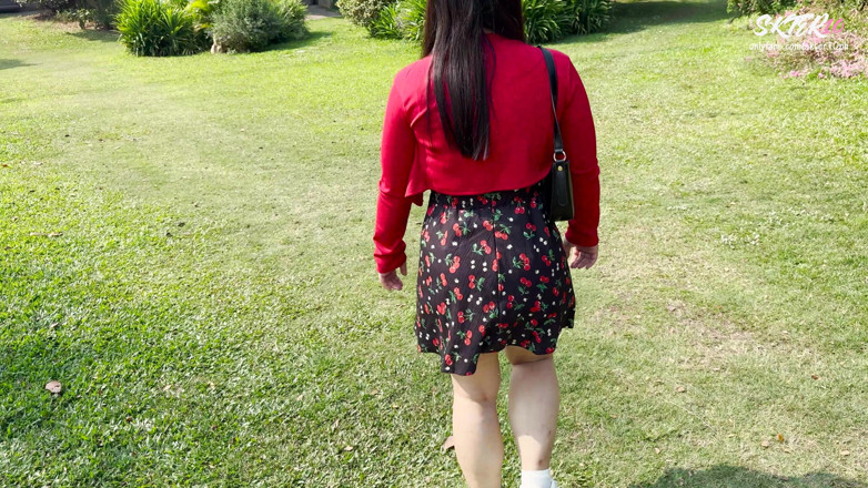 18_honey: Istriku bikin aku muncrat banyak banget di kafe dengan mainan...