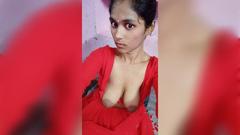 Couplemastiii: भारतीय देसी भाभी अपने होम टाउन में देसी साड़ी चूस रही है asm लंड चूस रही है