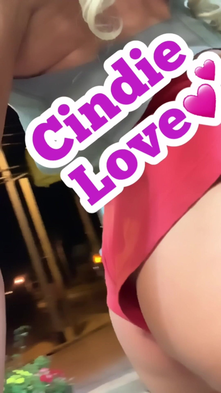 CindieLove: Sissy travestito con un dildo si scopa il culo compilation