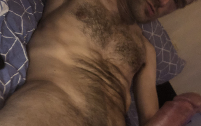 Deyan_XL: Un ragazzo arrapante ed eccitato si masturba per una forte...