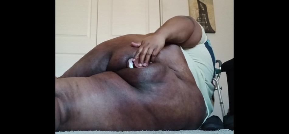FantomeBi: Ebenholz-superchub-sissy nimmt zum ersten mal analplugs und dildo