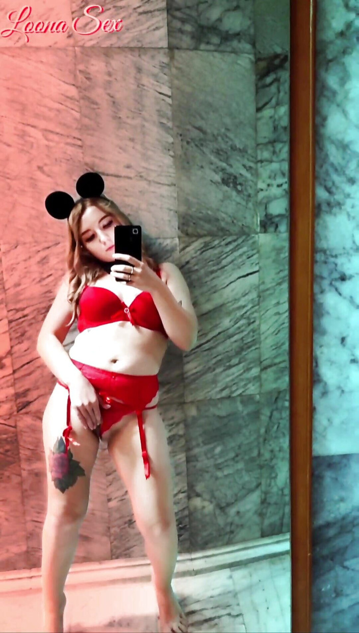 Loona_Sex: Young Girl Her in Front of the Mirror
