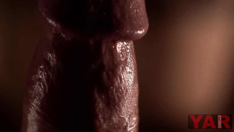 YARzabello: Une femme adulte suce doucement une bite et prend du...