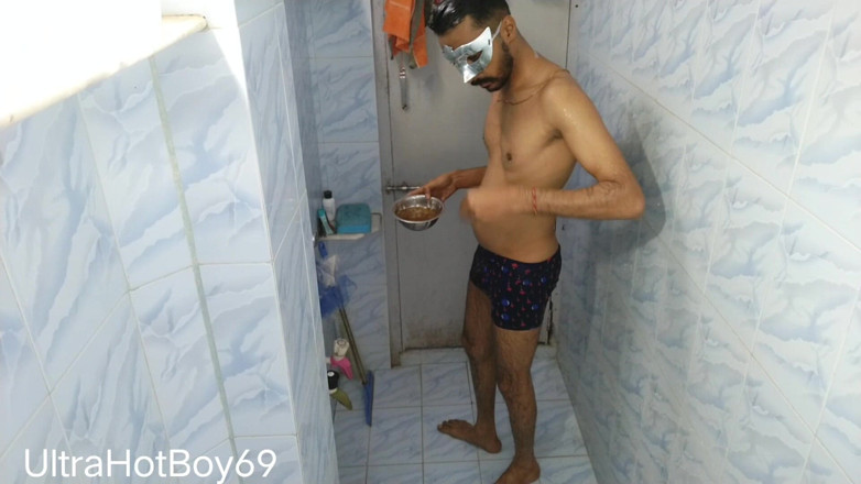 UltraHotBoy69: Plaisir complet dans le bain