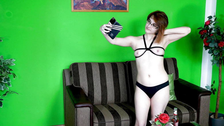Peaches and Bananas: Porno bondage del seno dalla Czechia