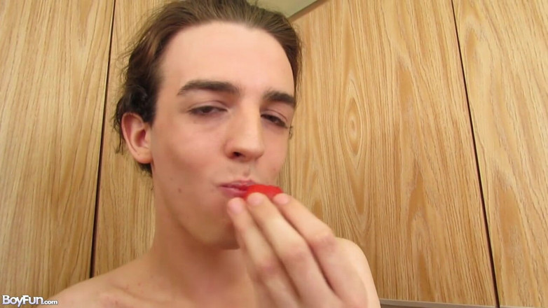 Boyfun: kichan men tvink Avery strok