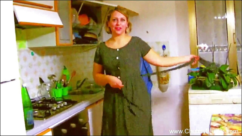 Chubby Blondy: Una troia paffuta che ama il gusto dello sprem