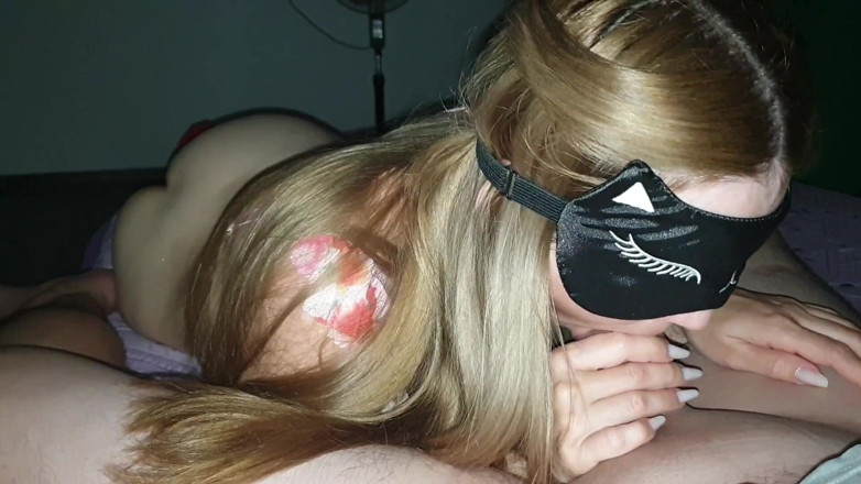 OliviaHaze: Suger min styvbror kuk och låt honom komma inuti min...