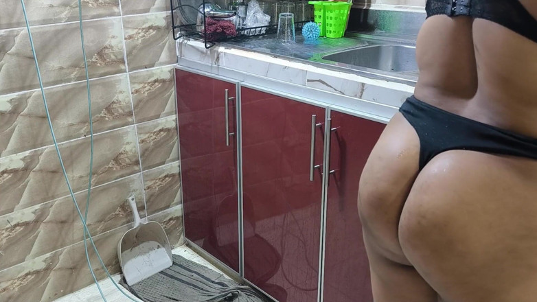 Arabic Bbw: Încornorat arab își urmărește soția futută de o pulă sălbatică maro