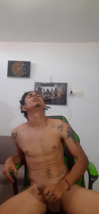 ColumbiaTwinkBoy: Colombia - chico twink masturbándose divertido