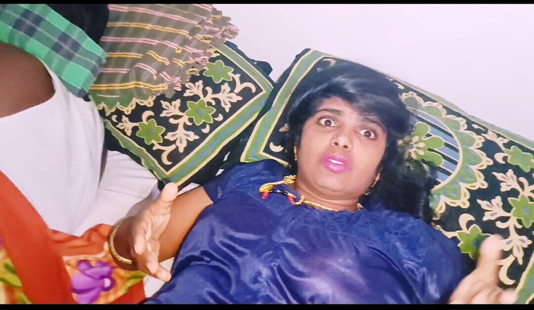 Telugu honey lips: Hintli kadın kocasını aldatıyor kocasının küçük üvey erkek kardeşini sikiyor
