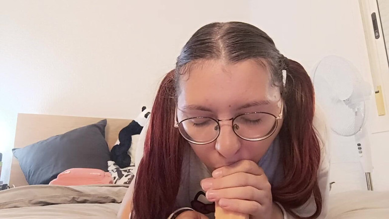 Softbrattypuppy: Roleplay gadis ayah tiri mengambil keperawananku sendiri untuknya