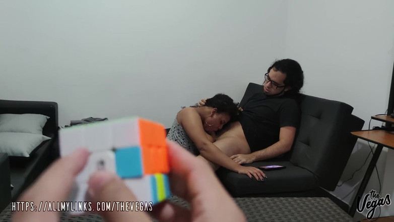 Selena Vega: Como resolver o cubo rubik, tutorial pornô