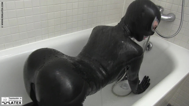Fem Latex: Душ у комбінезоні з повним тілом