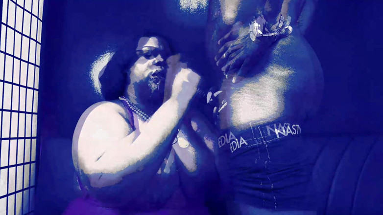 Behind the nasty: Bts Queen Simone saje náklad D Ruff
