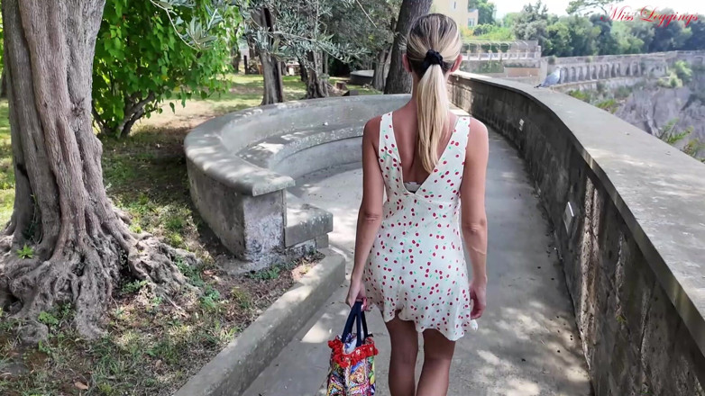 MissLeggings: Zia Accaldata Provoca L'ingenuo Nipote Durante La Passeggiata Al Parco....