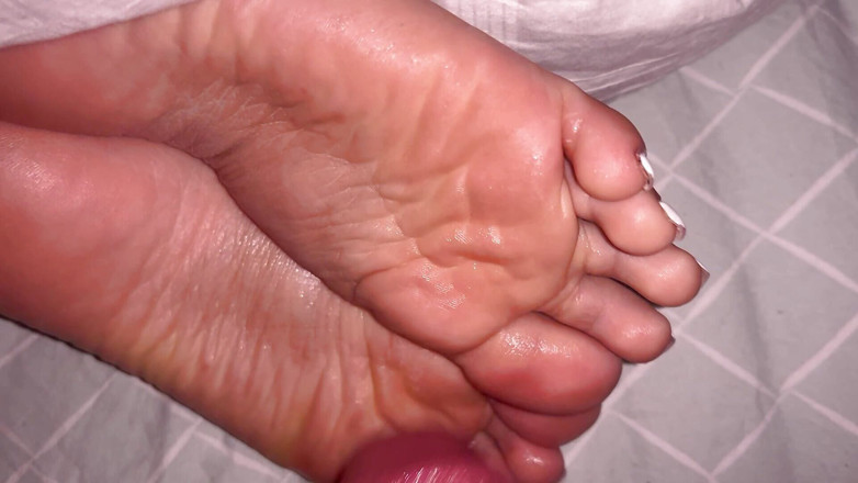 Latina mala: Un pervers profite des pieds des latinas