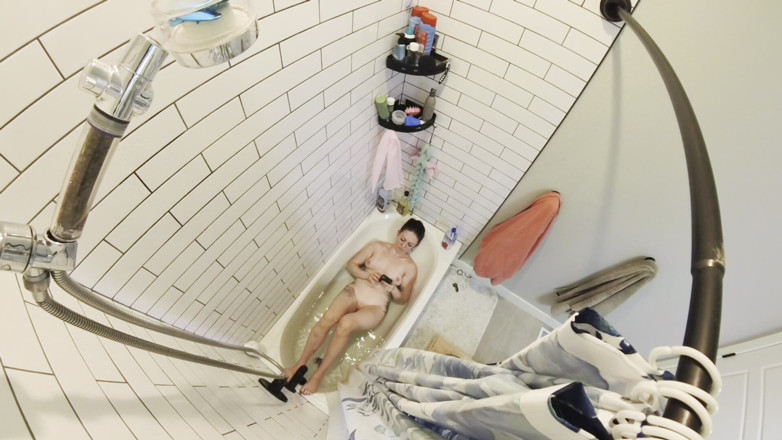 Bigmax8inch: Ducha después de fitness chica completa en solitario