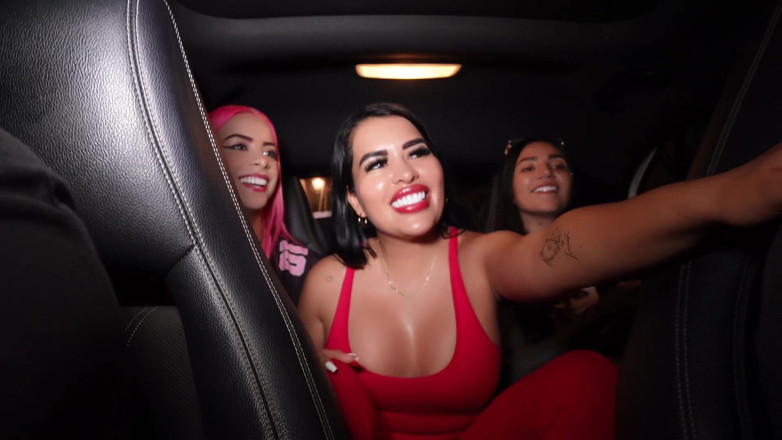 Lalucero: Arkadaşlarım ve ben Uber sipariş ettik ve ona göğüs ve...