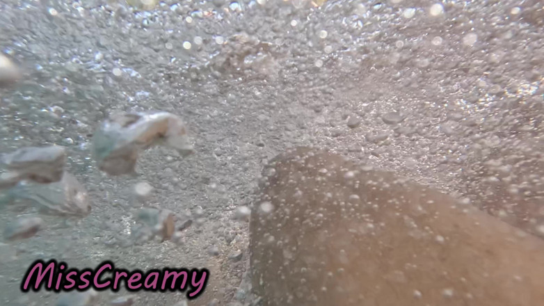 Miss Creamy: Громадський більярд, зведена сестра, засвіт члена, ризиковано мастурбує, натовп дивиться камшот 4k