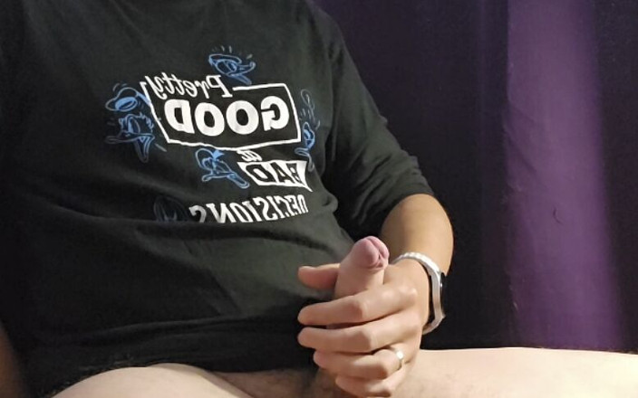 Fap_man93: Ups, istriku mergokin aku lagi asik masturbasi