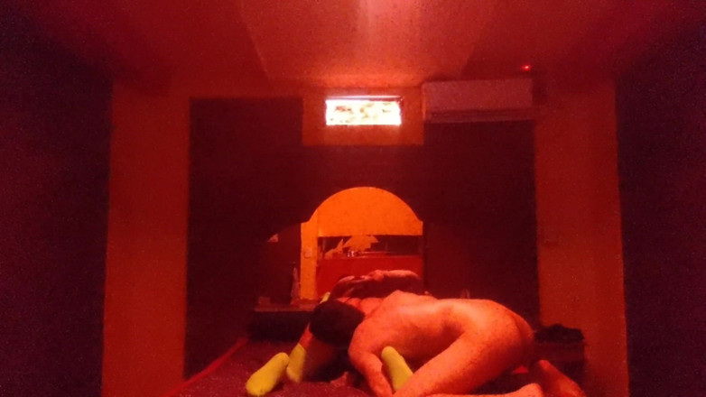 Fitcure1: Saya menghisap pepek dan pantatnya di motel
