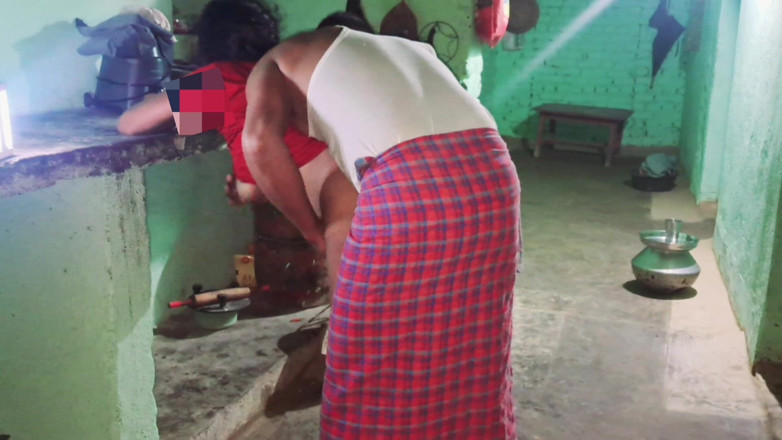Trilokinath: desi bhaartiy bare stan vaali sauteli mammi apne sautele bete...