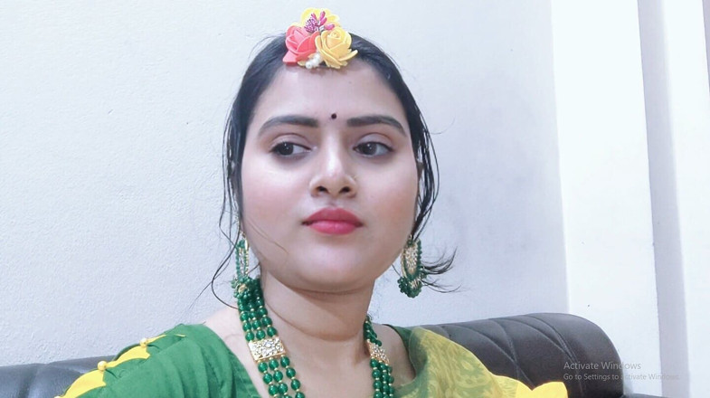 Your-Eshita: Vacker indisk bangla sexig tjej som bär gul klänning själv...