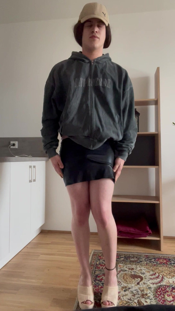 femboysoft: Femboy Crossdresser Telanjang Striptis