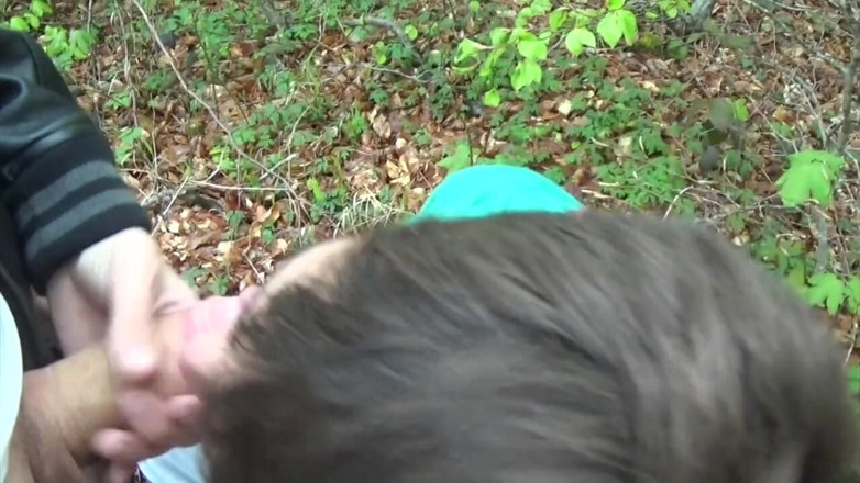 Crunch Boy: Dwa urocze twink ruchają się z łóżkiem na pięści