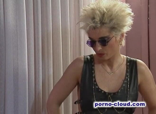 Porno Cloud: Dvojitá penetrace milfky -DVD-