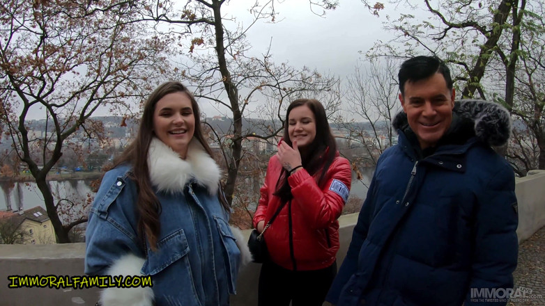Immoral Family: Taylee Wood &amp;Zara slickar pawg trekant får grinch att älska jul - omoralisk...