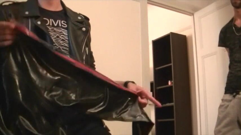 Gaybareback: Fetišový zadek v kůži creampie od xxl