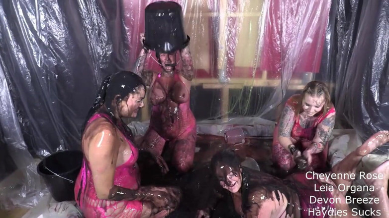 Cheyenne Rose 80: 4 chicas en pelea de disparos