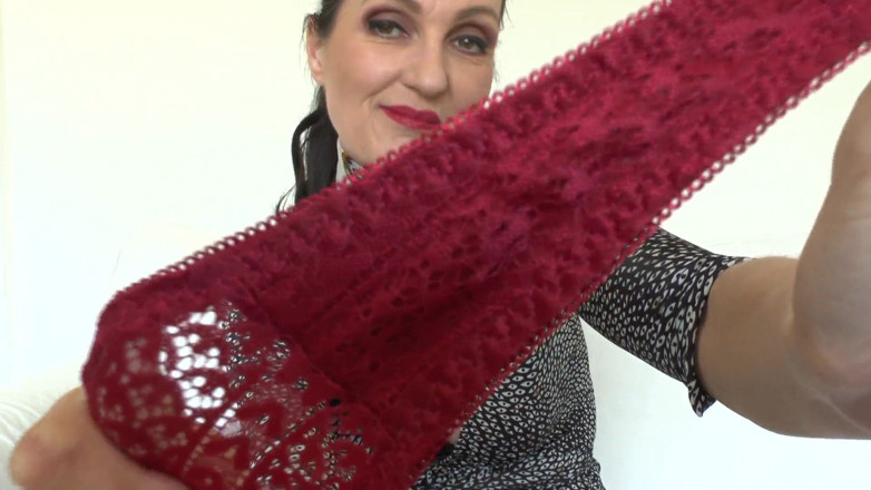 Lady Victoria Valente: Le fantasie segrete diventano realtà! Annusando mutandine sexy e sborrando...