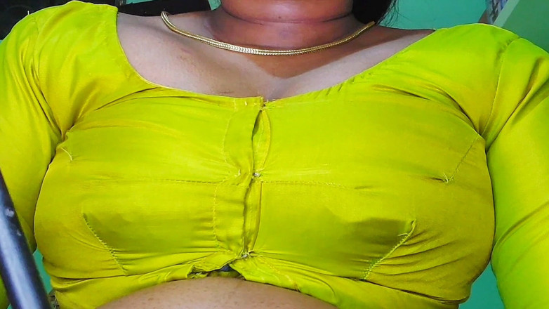 Desi Mohini: Seins desi