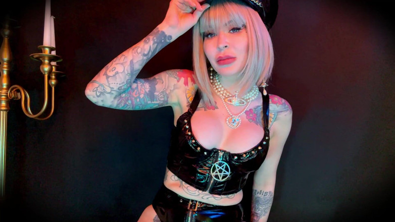 Baal Eldritch: Witch's Tiny Ass Slave, Happy End - Shrinking, Giantess, POV, Transformation...