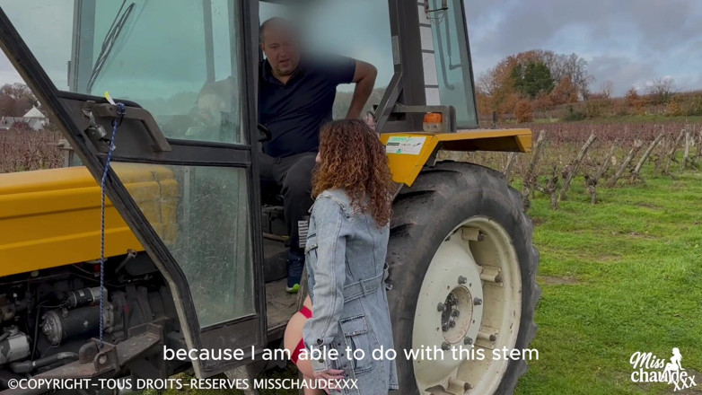 Misschaudexxx: Saya disetubuhi di traktor oleh seorang petani yang mengejutkan saya...
