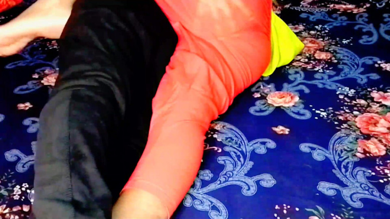 Nelufa: ベンガルのセクシーな妻が彼氏と関係を持つ